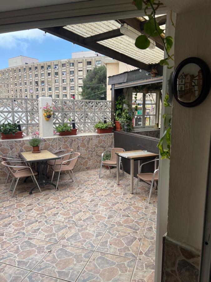 Emile Youth Hostel Gibraltar Buitenkant foto