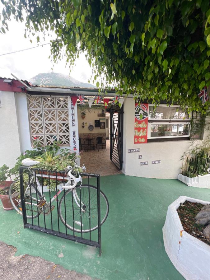 Emile Youth Hostel Gibraltar Buitenkant foto
