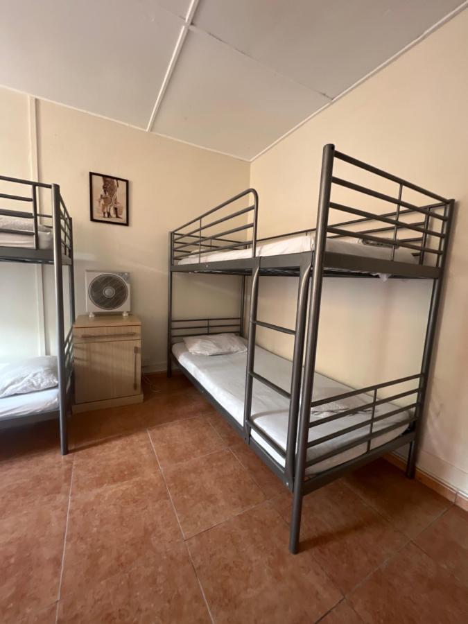 Emile Youth Hostel Gibraltar Buitenkant foto