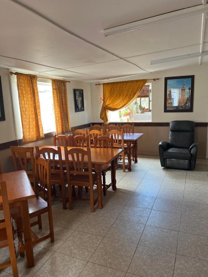 Emile Youth Hostel Gibraltar Buitenkant foto