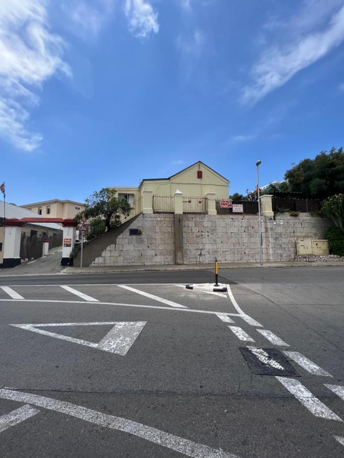 Emile Youth Hostel Gibraltar Buitenkant foto