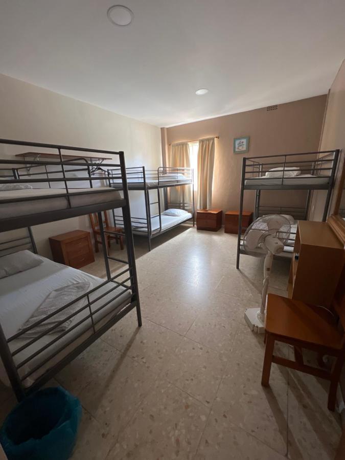 Emile Youth Hostel Gibraltar Buitenkant foto